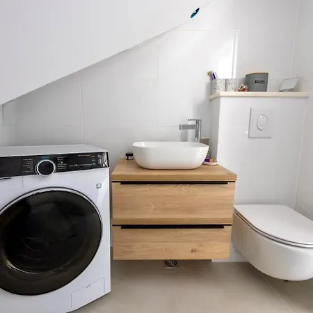 Lejlighed Newly And Modernly Renovated-studio Gilda-breathtaking Waterfront With Yacht Views