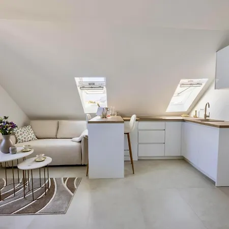 Lejlighed Newly And Modernly Renovated-studio Gilda-breathtaking Waterfront With Yacht Views *