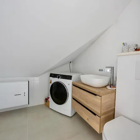 Newly And Modernly Renovated-studio Gilda-breathtaking Waterfront With Yacht Views Lejlighed Makarska
